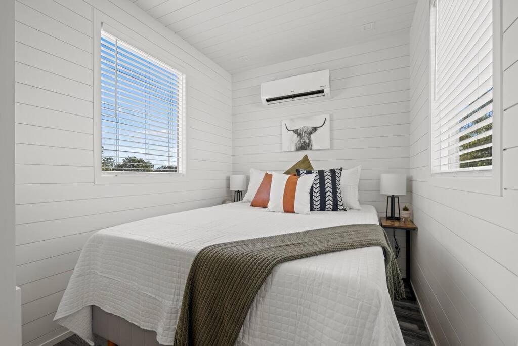 New! The Texas Longhorn-Luxury Container Home Fredericksburg Ngoại thất bức ảnh